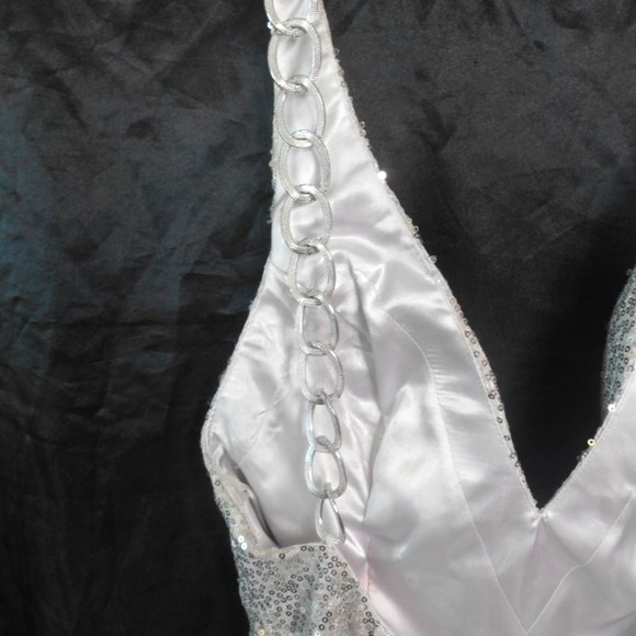 PENDING SALE 🌙 NIGHTMOVES Woman's size 10 Silver sequin formal mini dress - Picture 7 of 16